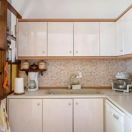 Mata's Sea House * Lakhania